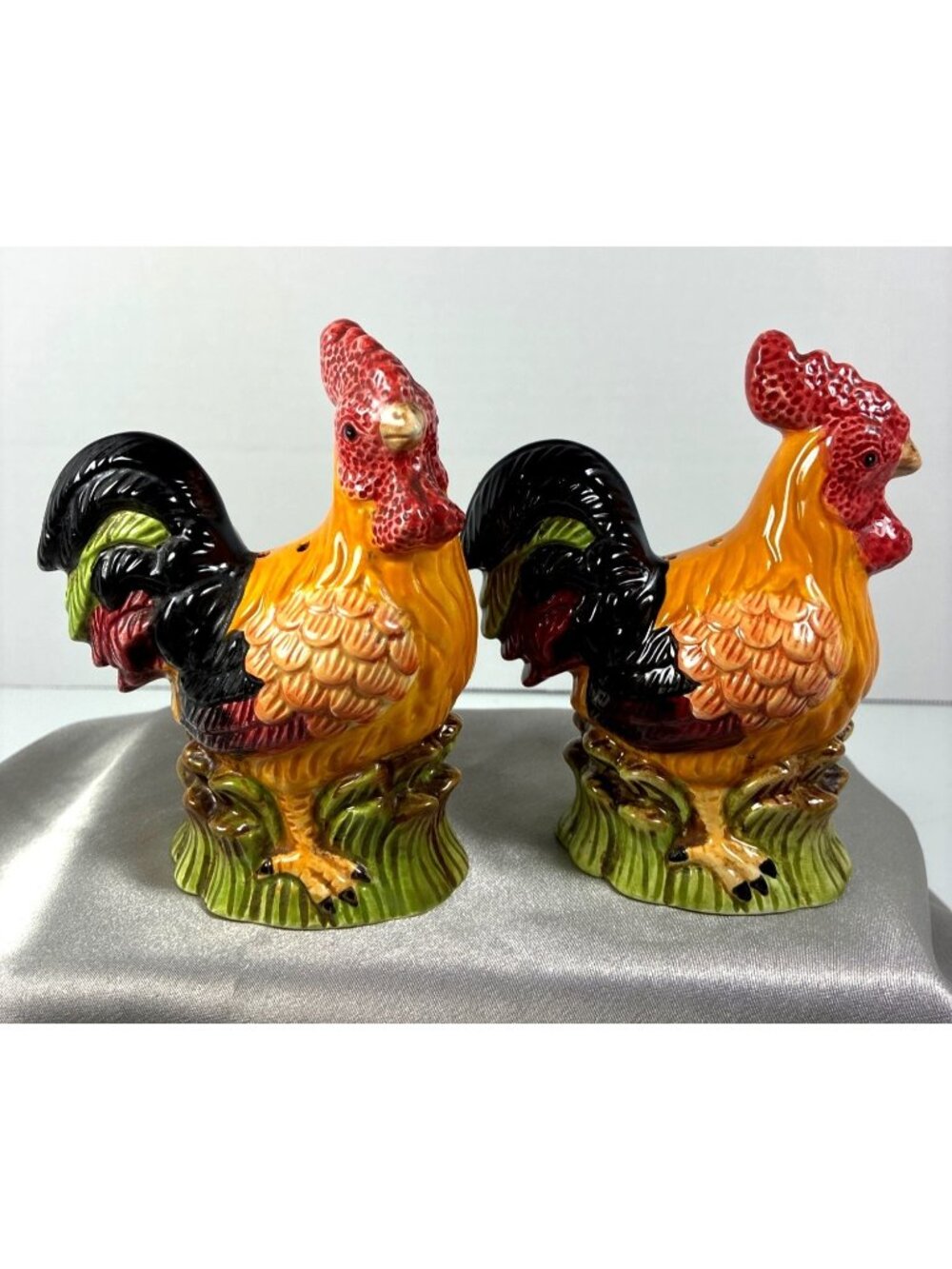 Vintage Rooster Chicken Salt & Pepper Shakers Ceramic Farmhouse Pair